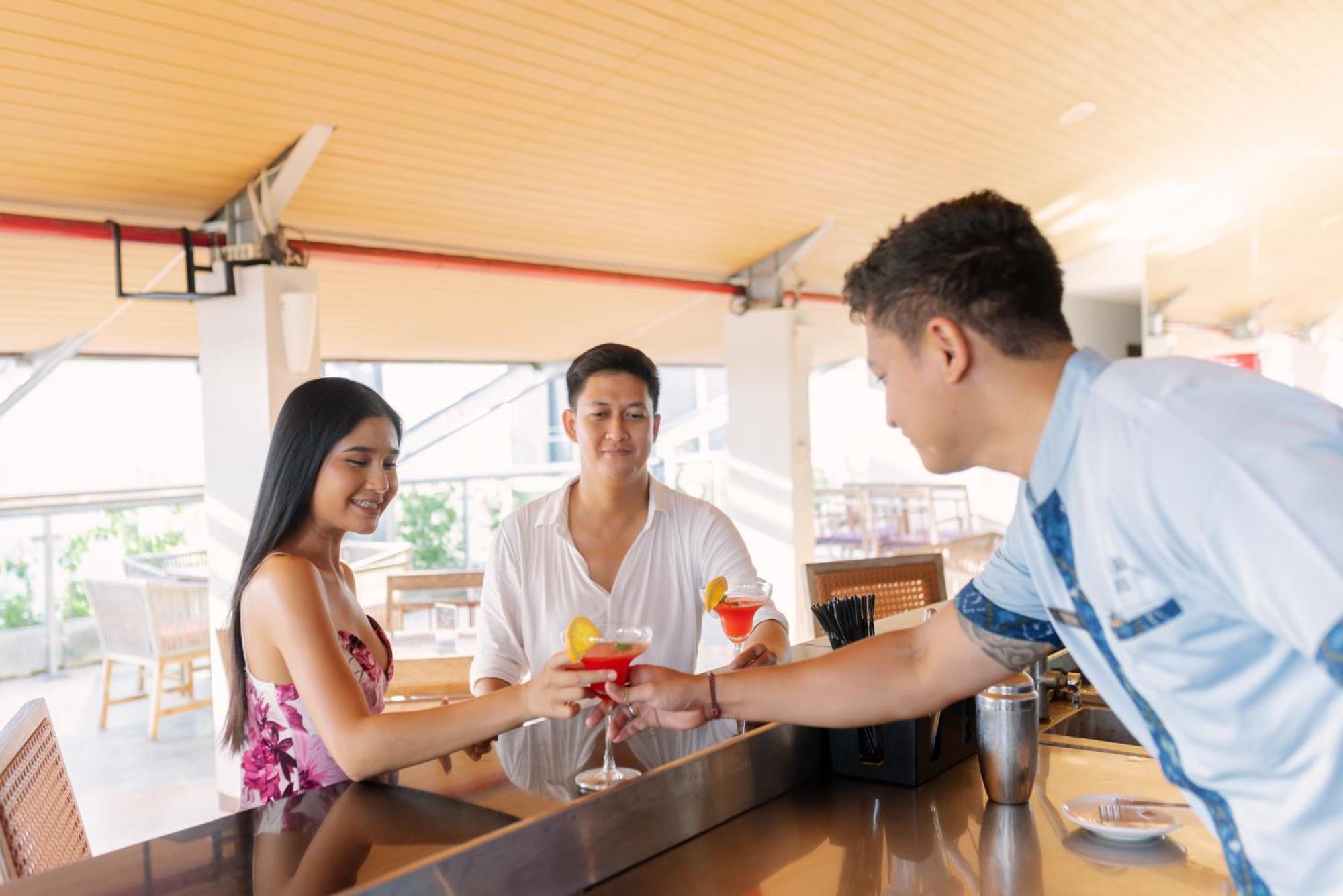 Kuta Beach Hotel Exterior photo